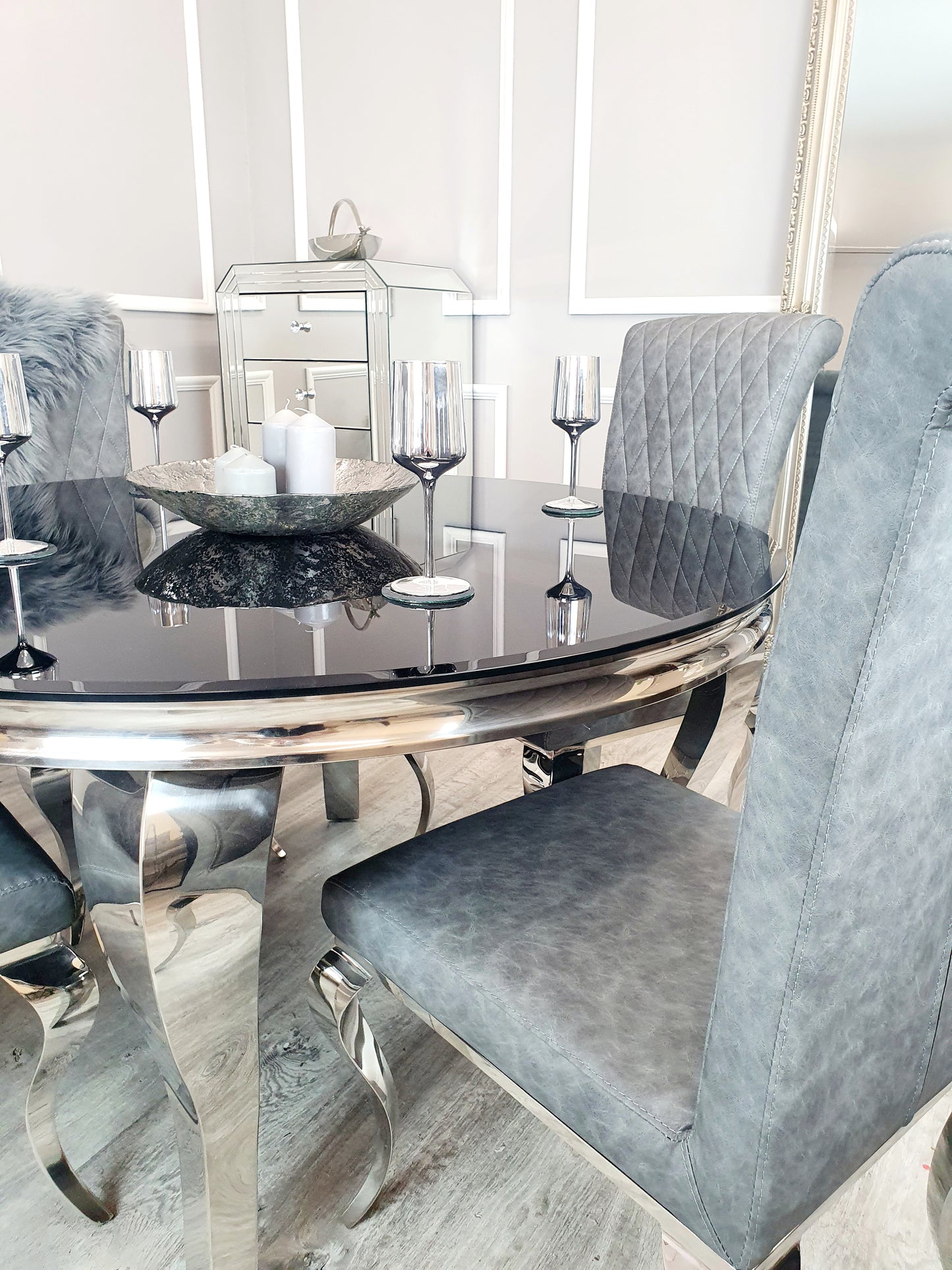 Round Louis Dining Table With Silver Legs